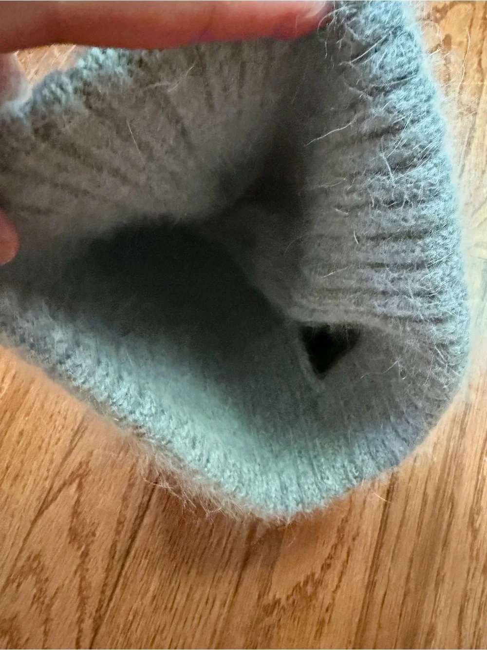 Linda Richards $150 Angora Wool blend pom-pom hat w fur Pom EUC